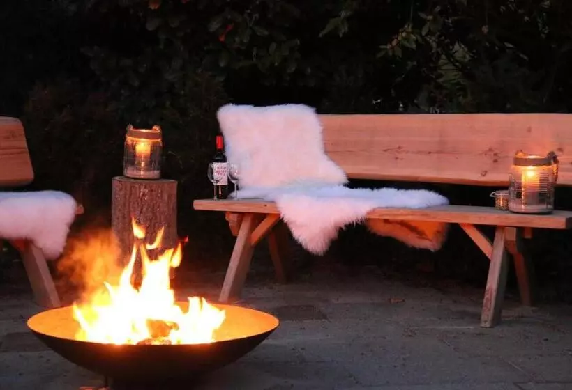 تختخواب و صبحانه Inn The Woods   Private Stay