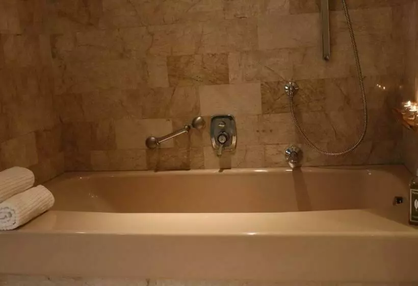 تختخواب و صبحانه Inn The Woods   Private Stay