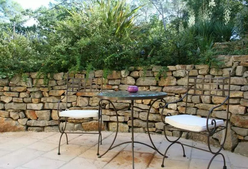 ベッドアンドブレックファースト Le Mas Des Tarentes Chambres D Hôtes