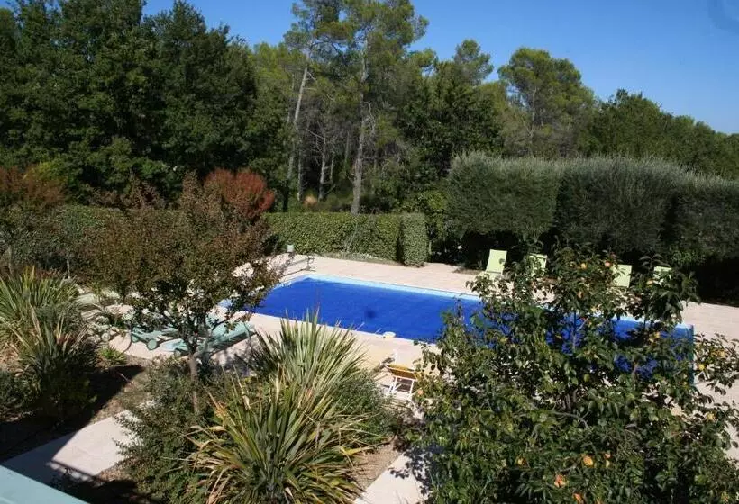 ベッドアンドブレックファースト Le Mas Des Tarentes Chambres D Hôtes