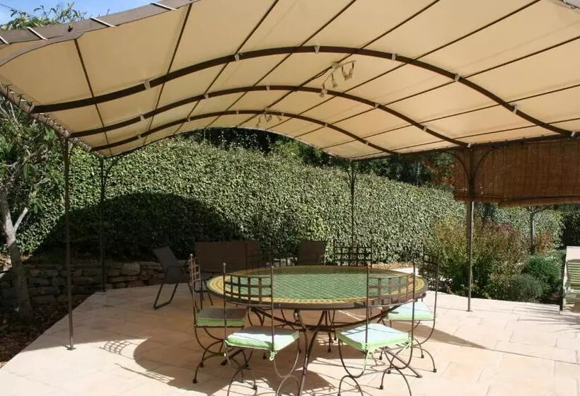 ベッドアンドブレックファースト Le Mas Des Tarentes Chambres D Hôtes