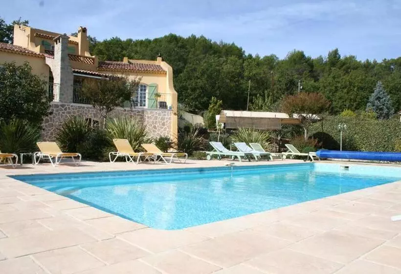 ベッドアンドブレックファースト Le Mas Des Tarentes Chambres D Hôtes