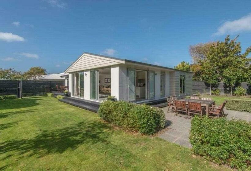 Bed & Breakfast In The Heart Of Fendalton