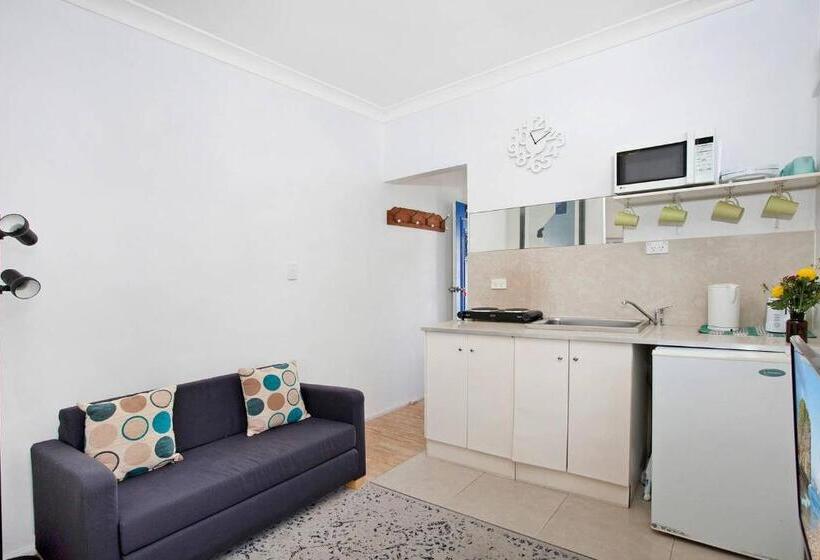 بنسيون Marine Parade