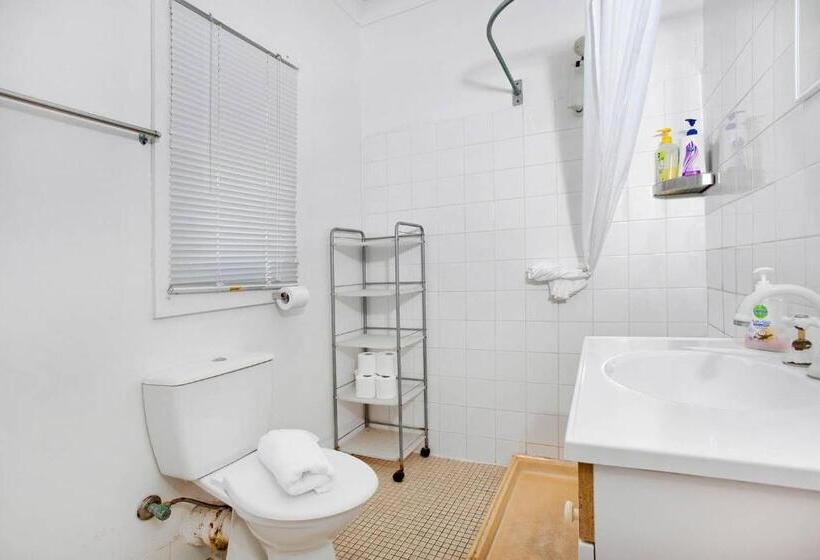 بنسيون Marine Parade