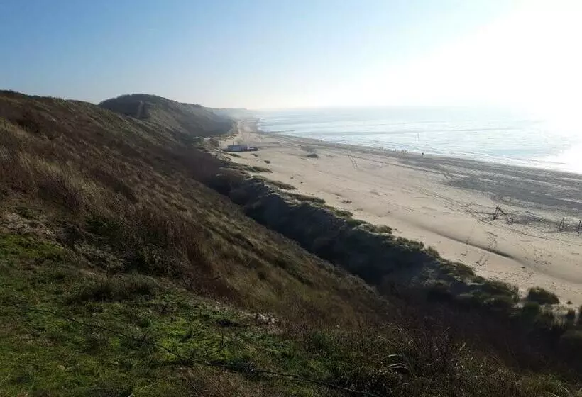 تختخواب و صبحانه Room By The Sea