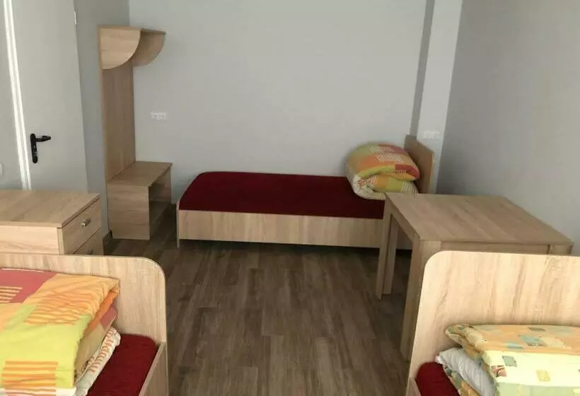 مُتل Hostel Laurita