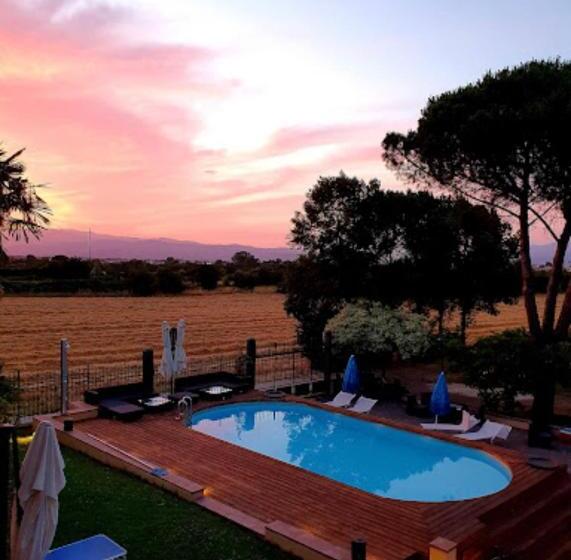 تختخواب و صبحانه Jenny S Country Dreamhouse