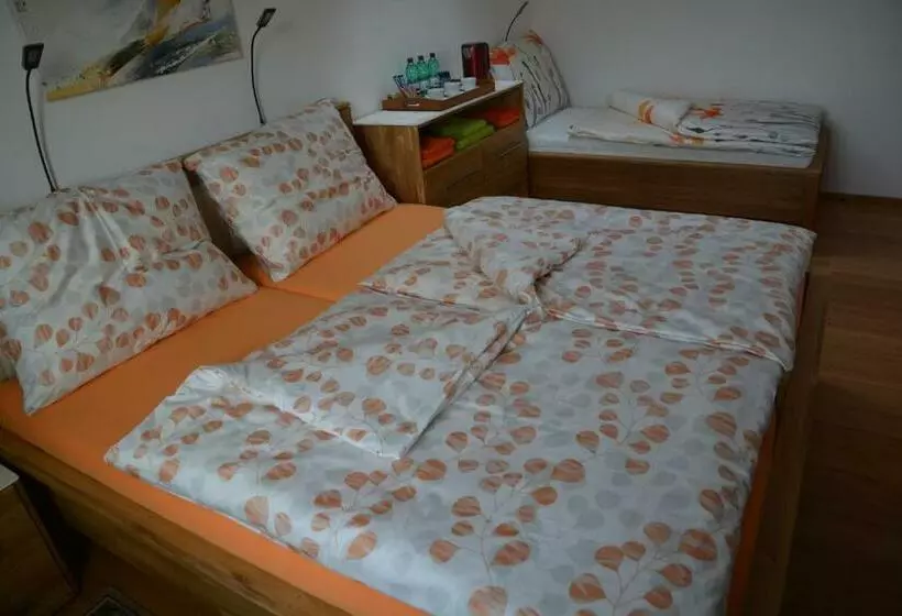 Hotelli Privatzimmer Marina