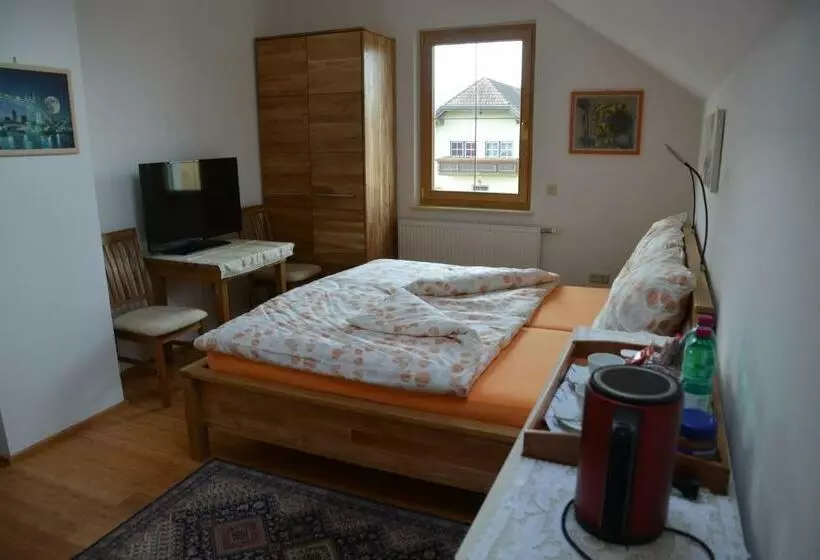 Hotelli Privatzimmer Marina