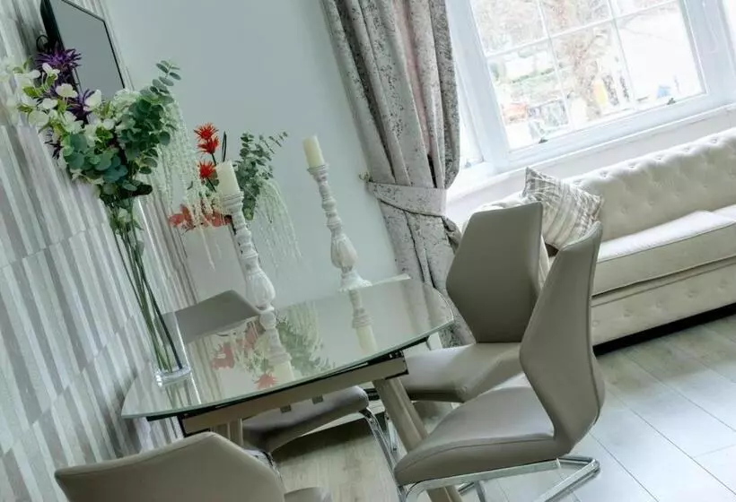 هتل Rst Rodney Street