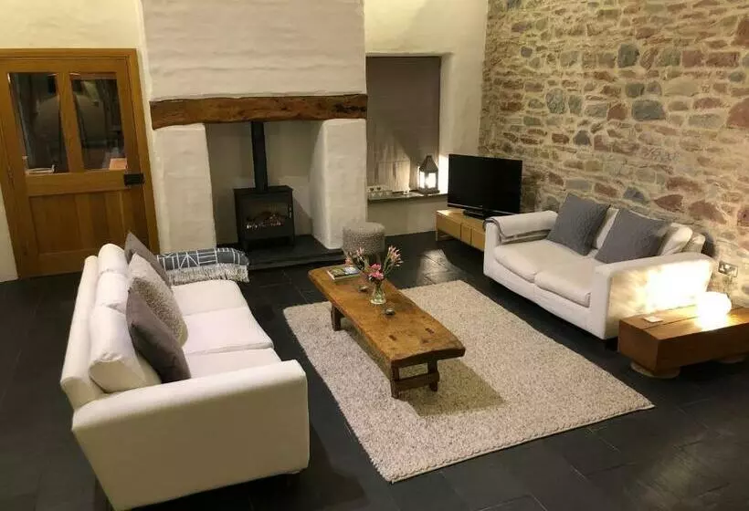 تختخواب و صبحانه Dan Y Graig Barn, Carmarthen