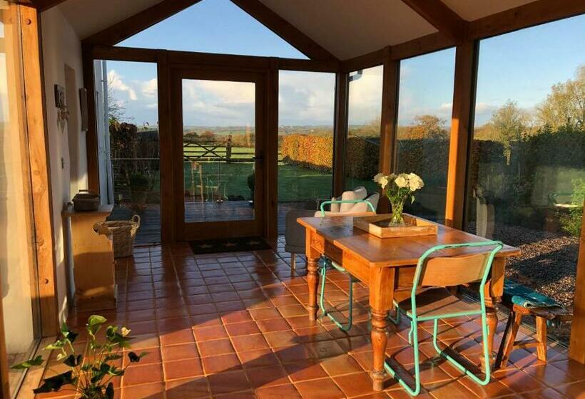 مبيت وإفطار Dan Y Graig Barn, Carmarthen