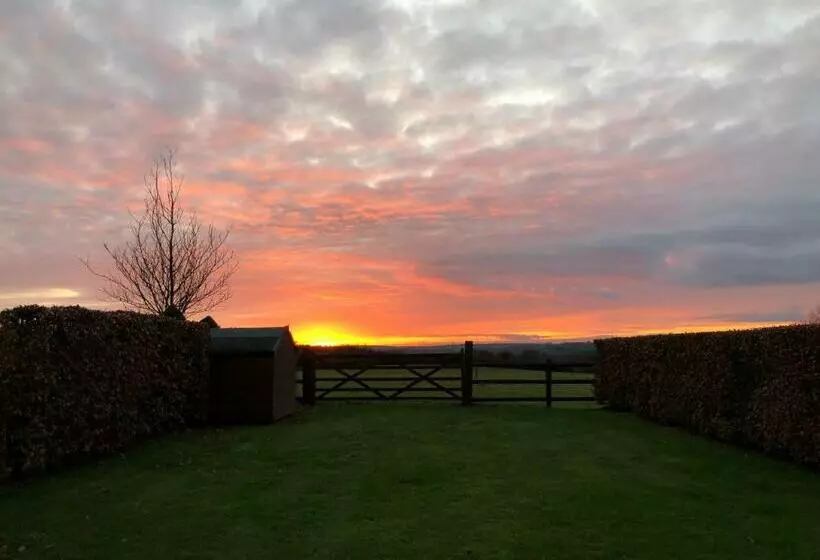 تختخواب و صبحانه Dan Y Graig Barn, Carmarthen