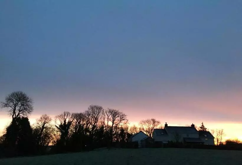 تختخواب و صبحانه Dan Y Graig Barn, Carmarthen