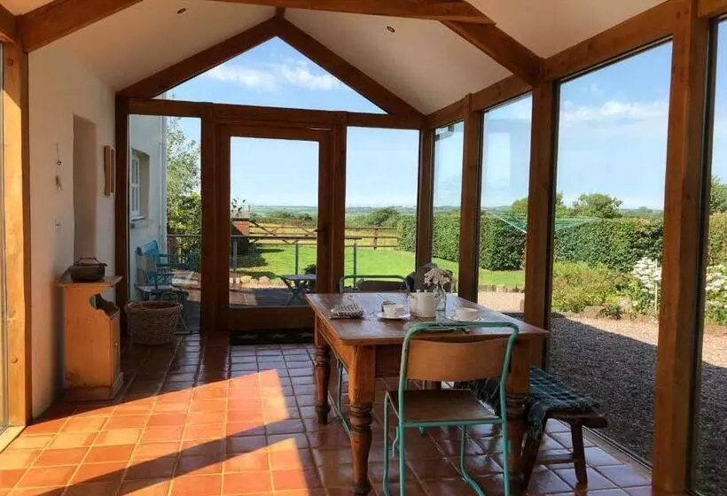 تختخواب و صبحانه Dan Y Graig Barn, Carmarthen