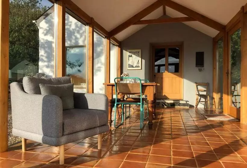 تختخواب و صبحانه Dan Y Graig Barn, Carmarthen