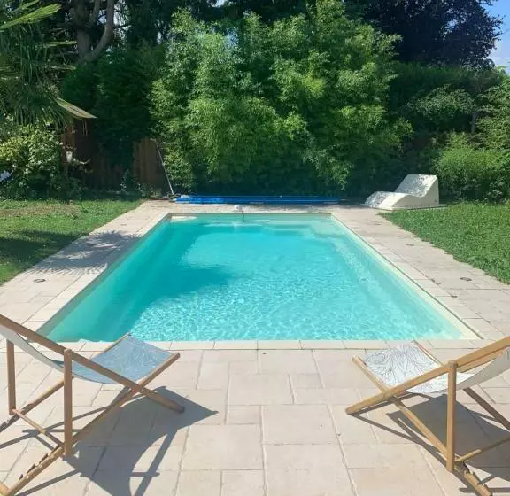 تختخواب و صبحانه Pool House In Disneyland Bmyguest