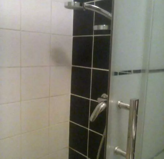 هاستل Vandoeuvre International Home