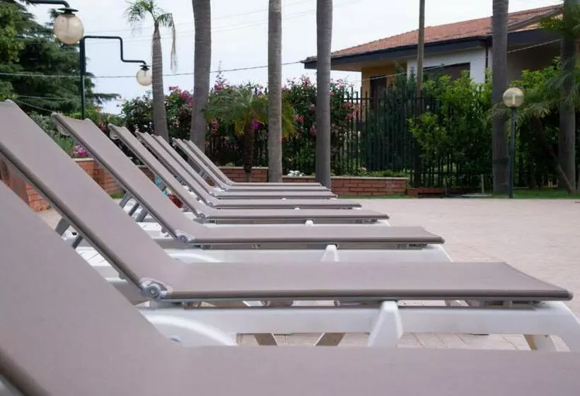 تختخواب و صبحانه Boutique Villa Etna D A Mare