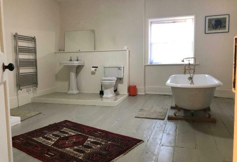 민박 Caynham Court