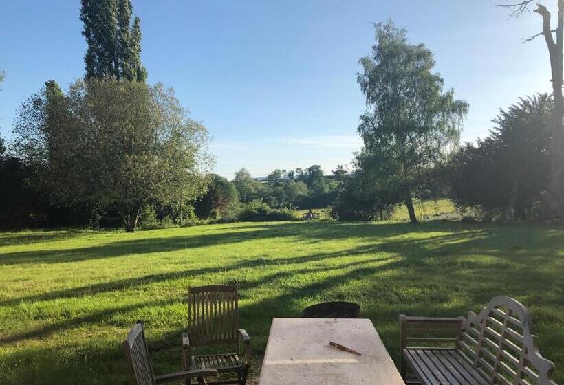 צימר Caynham Court