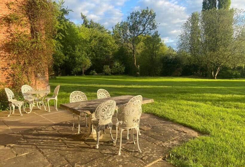 צימר Caynham Court