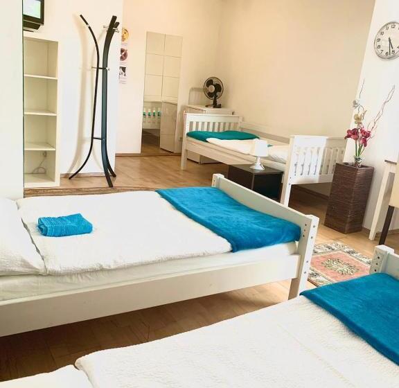 호스텔 Favoritenrooms