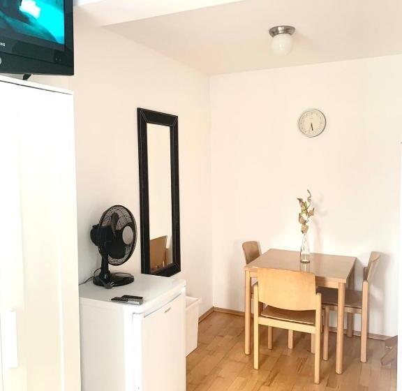 호스텔 Favoritenrooms