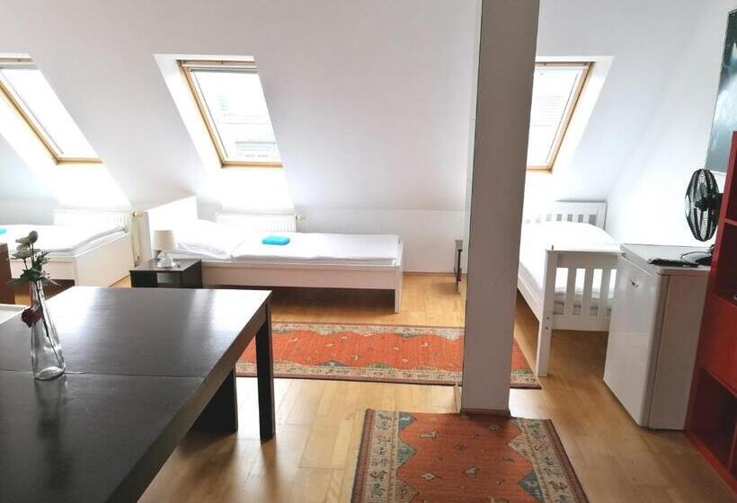 호스텔 Favoritenrooms