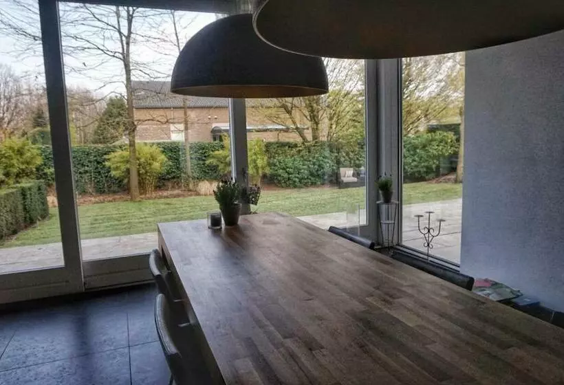 Aamiaismajoitus (B&B) Bed & Wellness Boxtel, Luxe Kamer Met Airco En Eigen Badkamer