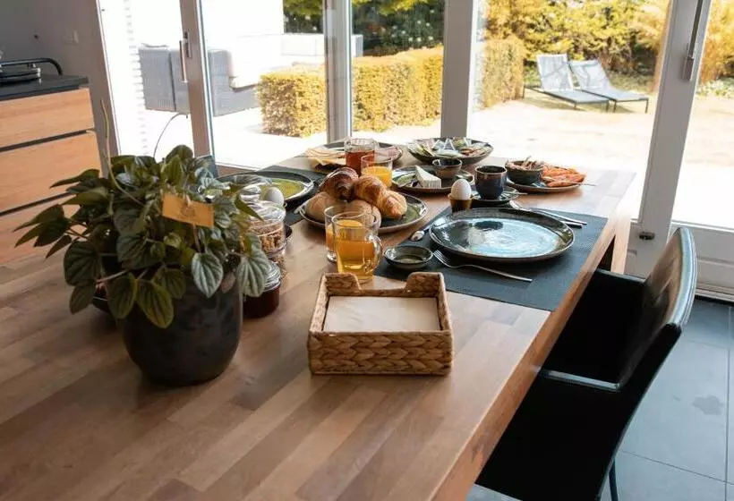 Aamiaismajoitus (B&B) Bed & Wellness Boxtel, Luxe Kamer Met Airco En Eigen Badkamer