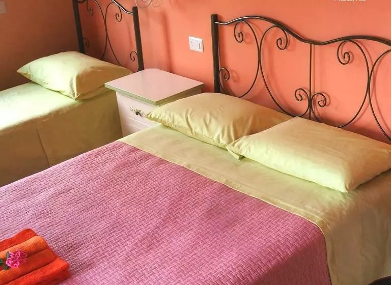 تختخواب و صبحانه Rubilia Rooms Pompei