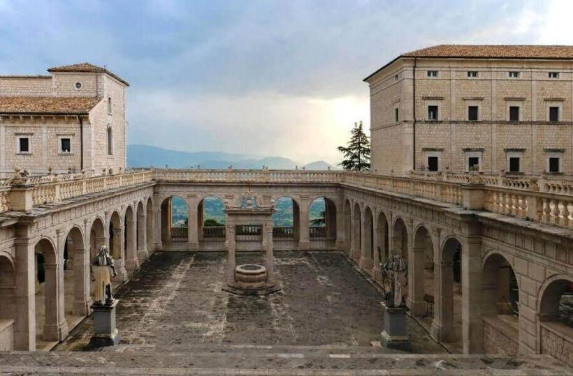 مبيت وإفطار Saturnia Garden