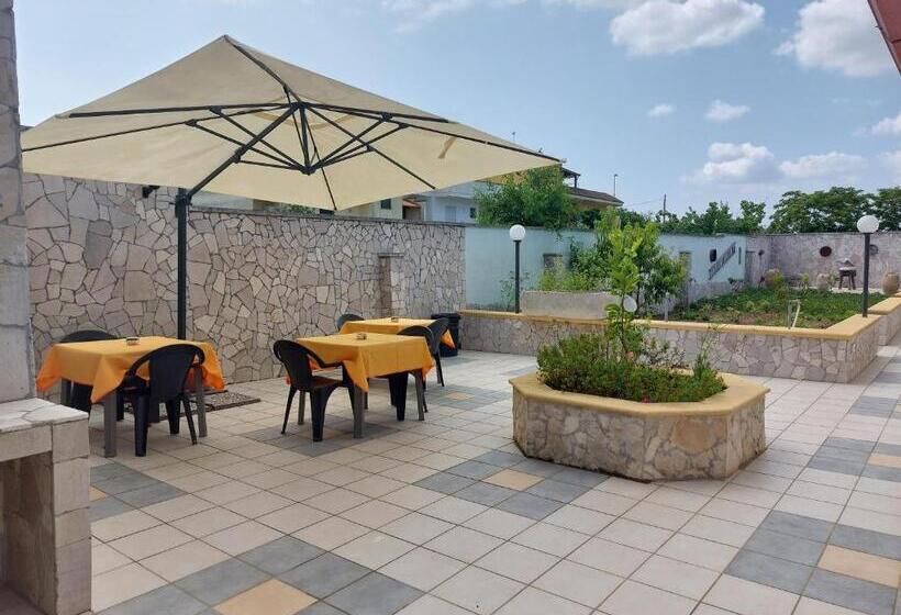 פנסיון Oltremare