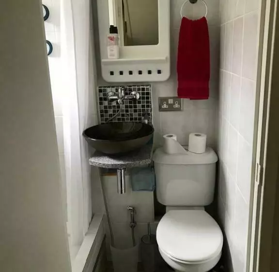 ペンション Quiet, Spacious Double Bedroom!