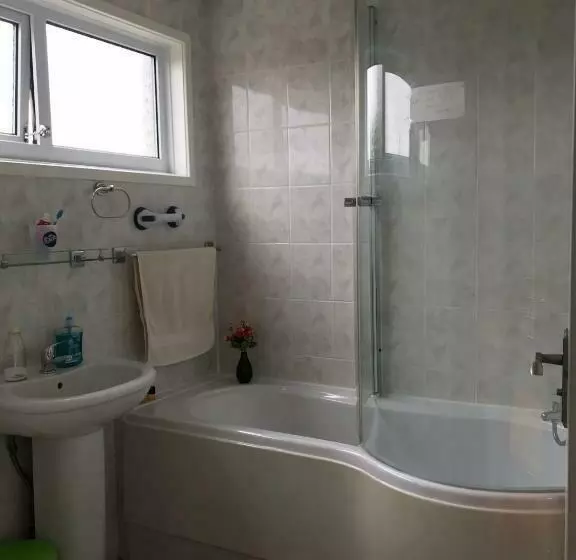 ペンション Quiet, Spacious Double Bedroom!