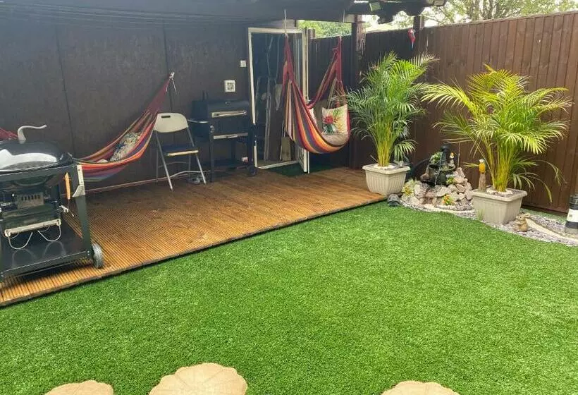 ペンション Quiet, Spacious Double Bedroom!