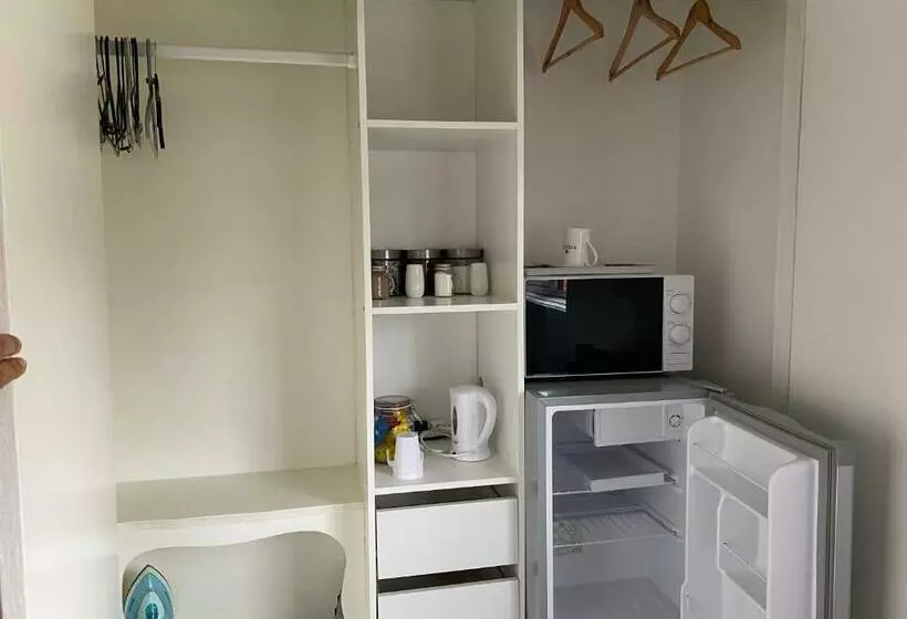 ペンション Quiet, Spacious Double Bedroom!