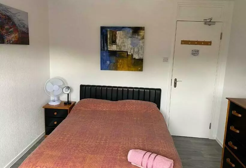 ペンション Quiet, Spacious Double Bedroom!