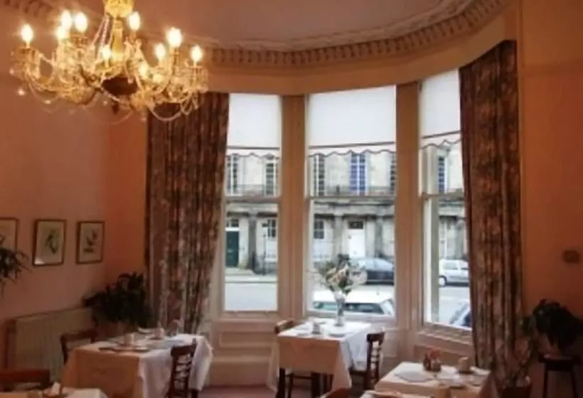 تختخواب و صبحانه New Town Guest House