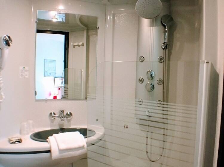 ホテル L Hôtel Du Marais Romilly Centre