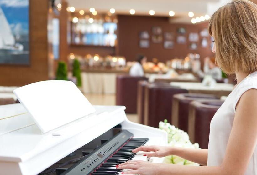 בית מלון כפרי Marins Park Novosibirsk