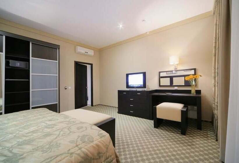 Business Hotel Senator