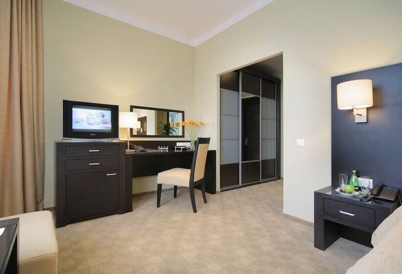 Business Hotel Senator