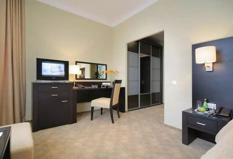 Business Hotel Senator