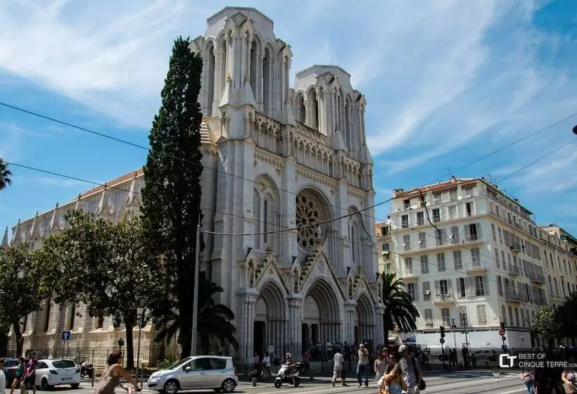 Отель Le Nice Etoile