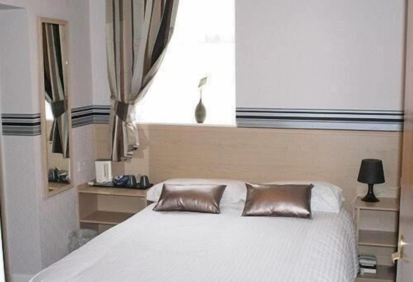 فندق West Vale Villa