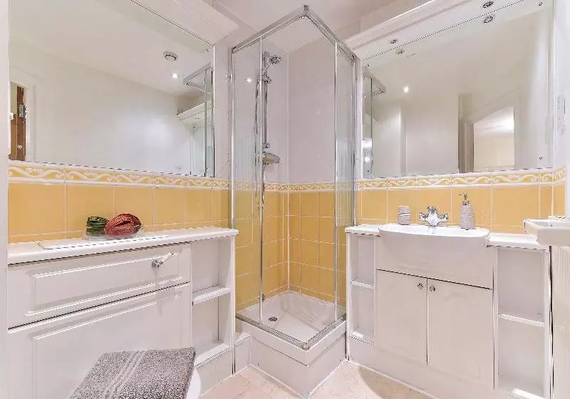 London Bridge Apartments