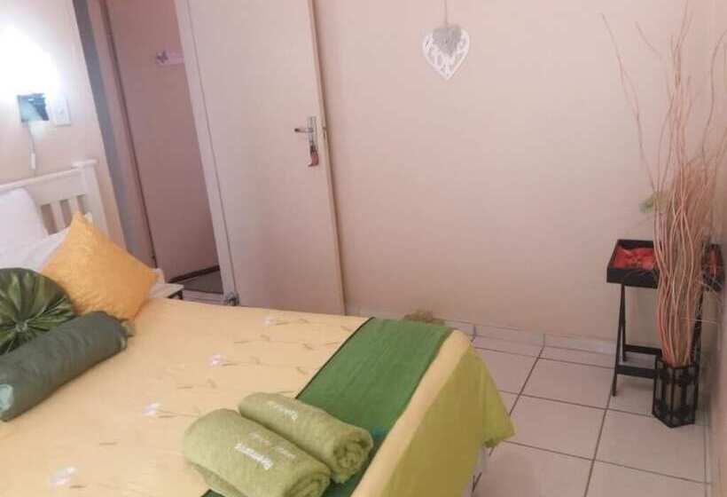 مبيت وإفطار Reemaros Guest House